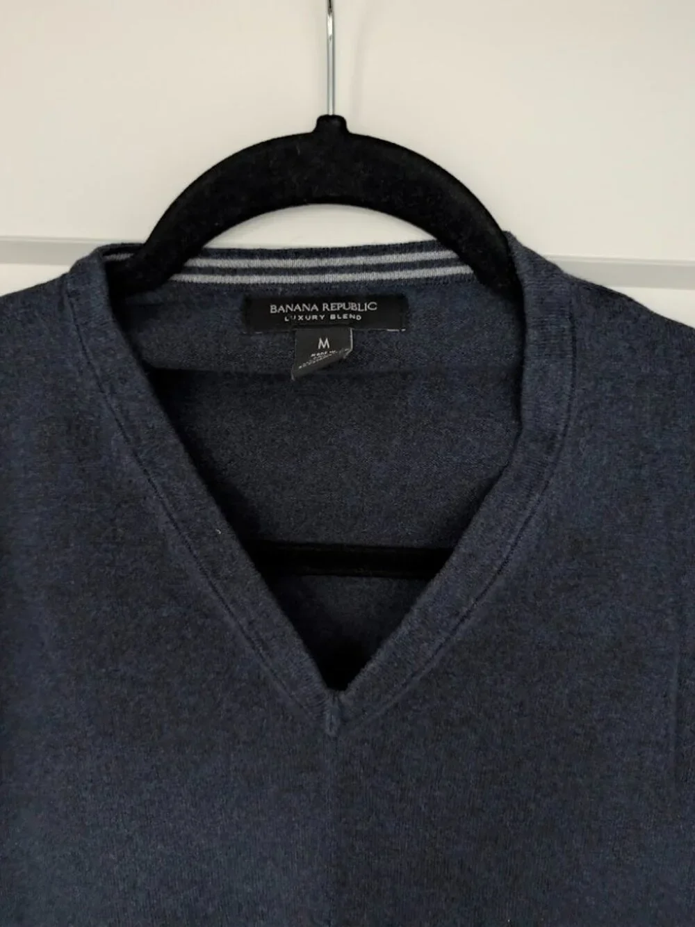 Banana Republic Luxury Blend V-Neck Sweater in Men's Medium
